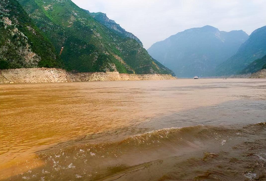 明朝第一才子杨慎写下一首千古绝唱，仅开头两句，便惊艳了岁月